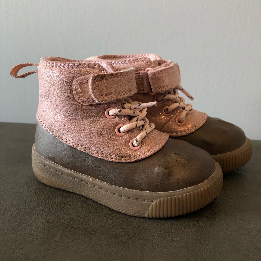 Toddler girl Carter’s winter boots